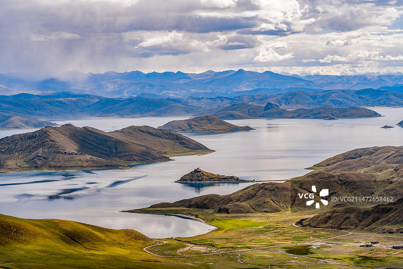 中国西藏圣湖羊卓雍措湖泊雪山全景图图片素材