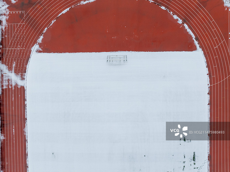 雪后的体育场田径场图片素材