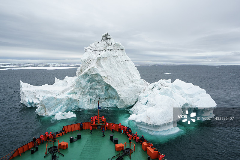 遇见海上冰山图片素材