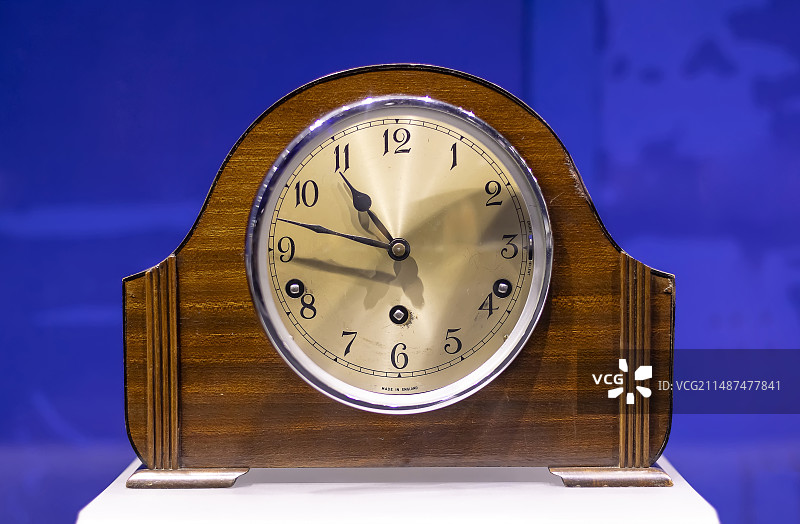 木制座钟 英国19世纪 大连博物馆图片素材