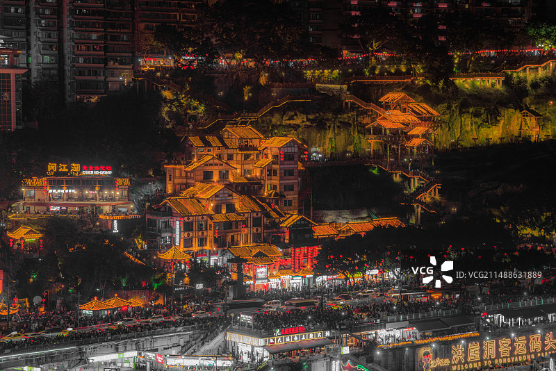 中国重庆市城市夜景风光地标建筑-洪崖洞图片素材