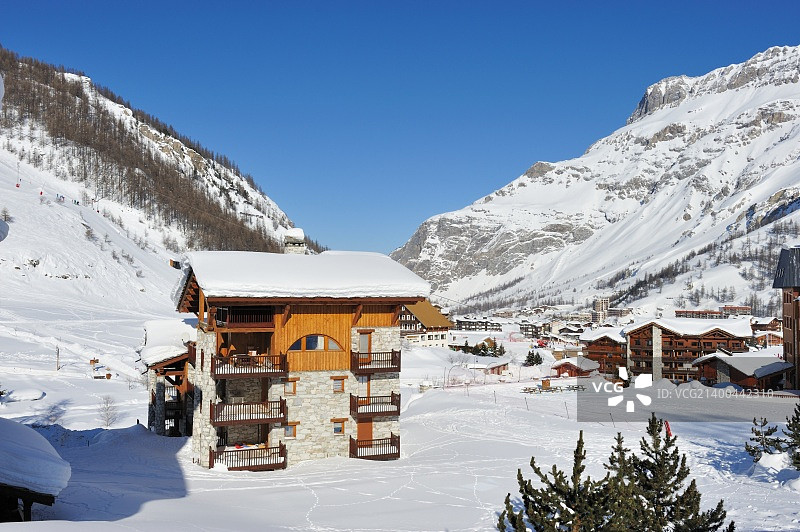 冬季有雪的高山滑雪胜地，瓦尔-d'Isere，阿尔卑斯山，法国图片素材