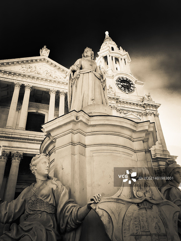安妮女王雕像，圣保罗大教堂，伦敦图片素材