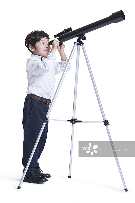 小男孩与天文望远图片素材