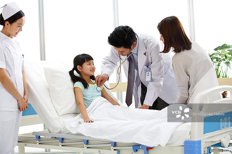 医护工作者和患者在病房图片素材
