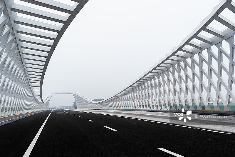 钢结构造型桥梁与道路图片素材