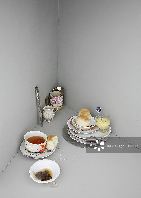 一个代表英国美食的图像，有烤饼和茶图片素材