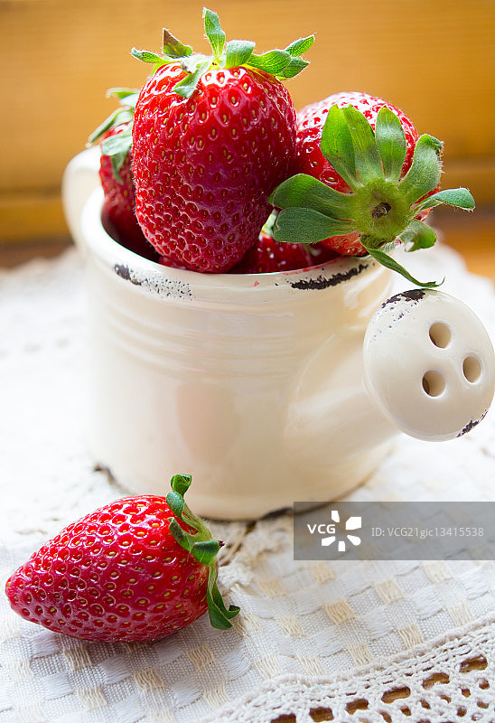 新鲜的草莓水果图片素材