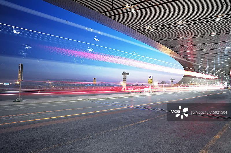 汽车广告素材-首都机场三号航站楼光影与路面图片素材