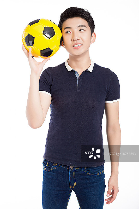 喜欢足球运动的男孩图片素材