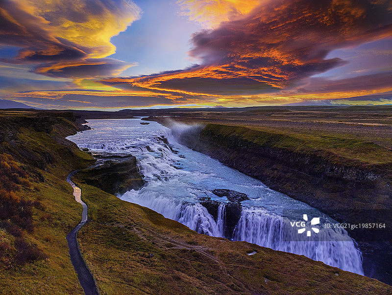 冰岛黄金瀑布日出图片素材