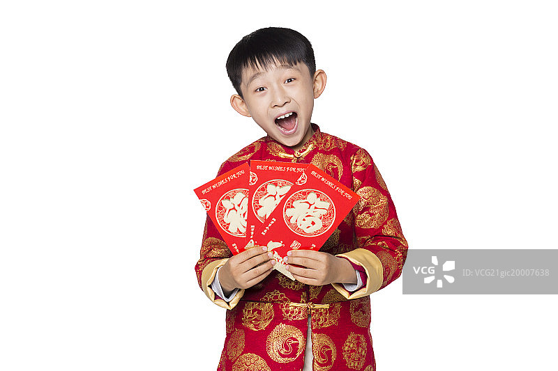 开心的东方小男孩拿着新年红包图片素材