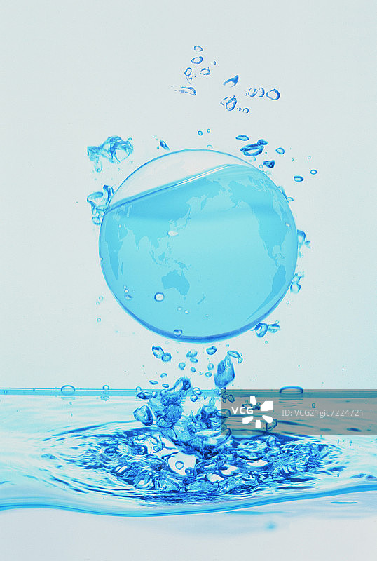 球体和水滴在表面图片素材