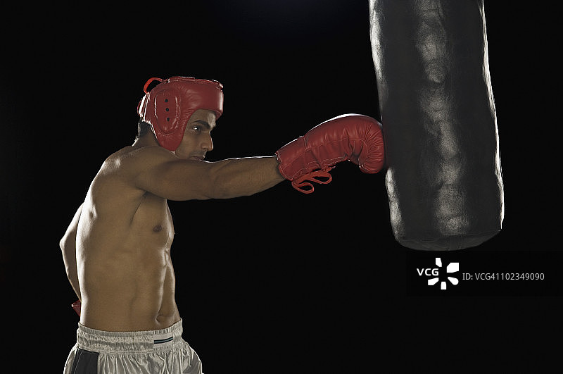 拳击运动员练习拳击图片素材