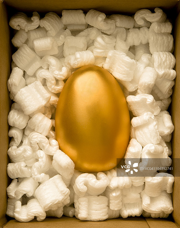 金蛋装在盒子里图片素材