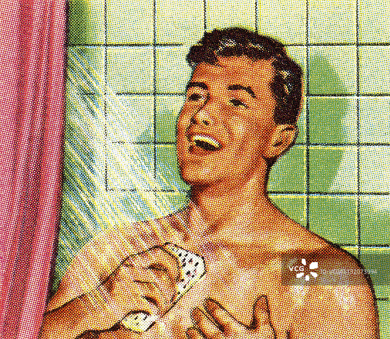 男人在淋浴时唱歌图片素材