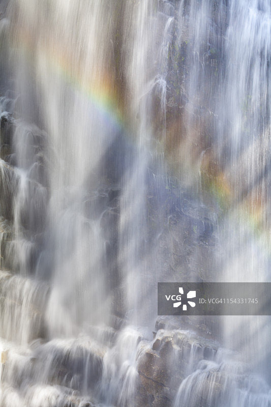 美国，华盛顿州，斯特赫金，艾格尼丝峡谷小径，瀑布与彩虹图片素材