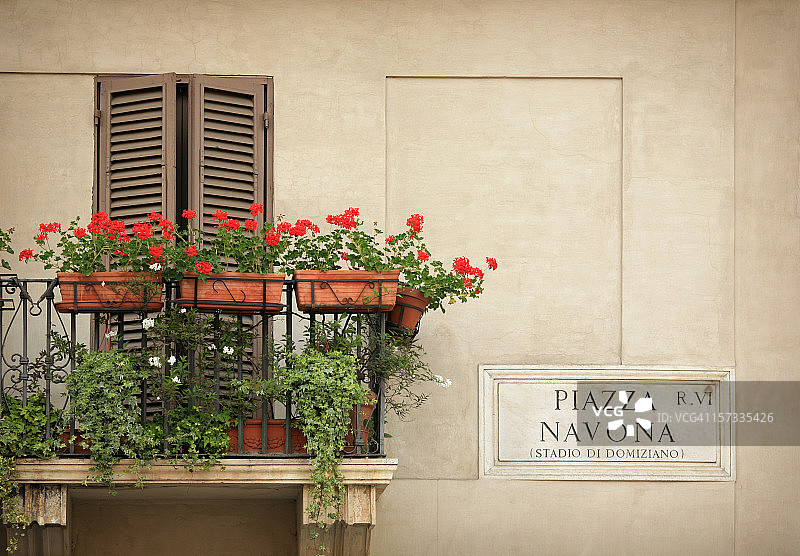 鲜花阳台——意大利罗马纳沃纳广场图片素材