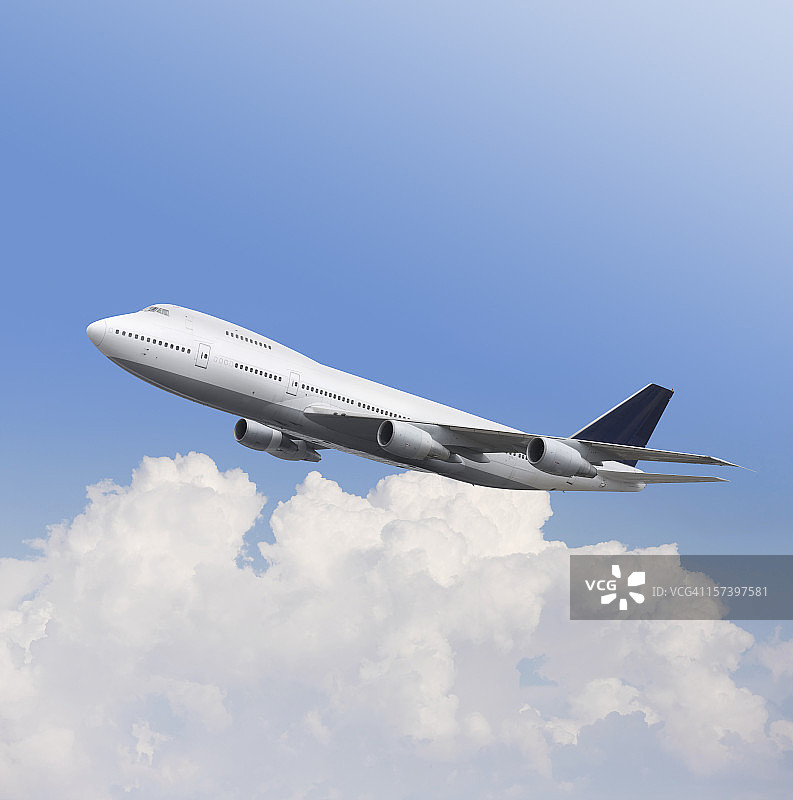 大飞机波音747在空中图片素材