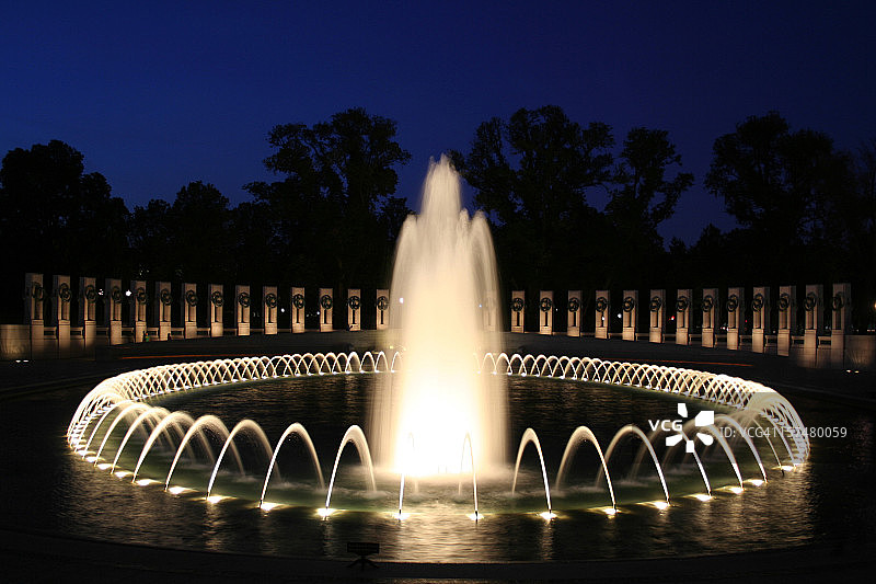 二战喷泉的黄昏图片素材