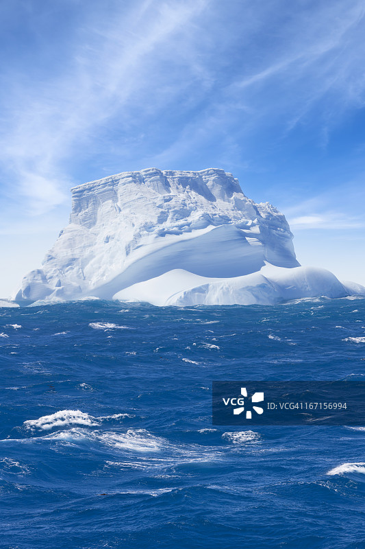 南极洲的冰山漂浮图片素材