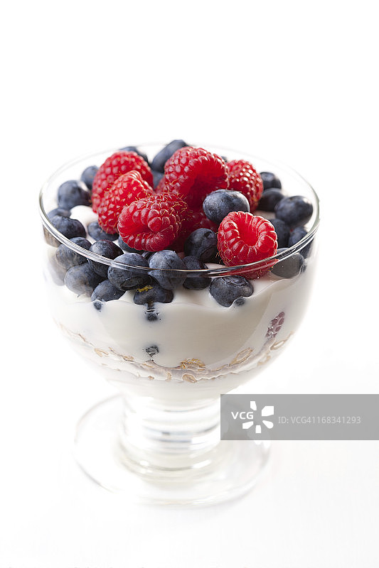 酸奶冻配新鲜水果图片素材