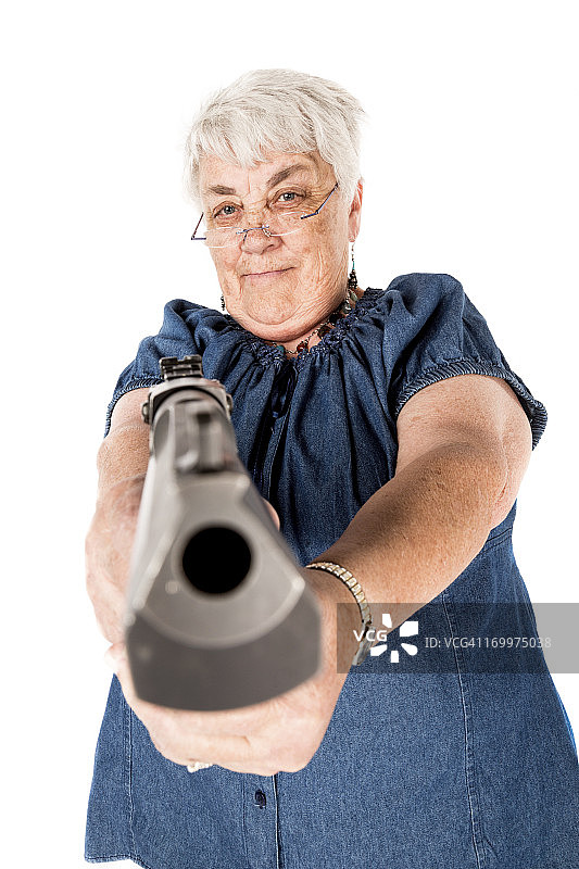 老年妇女持枪图片素材