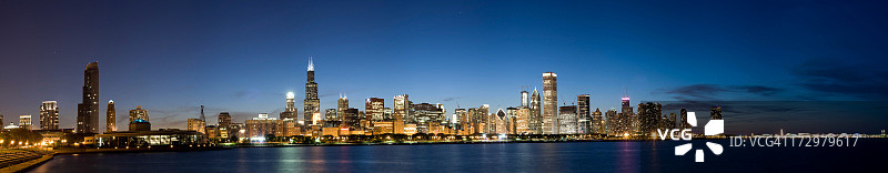 芝加哥天际线的黄昏全景(XXL)图片素材