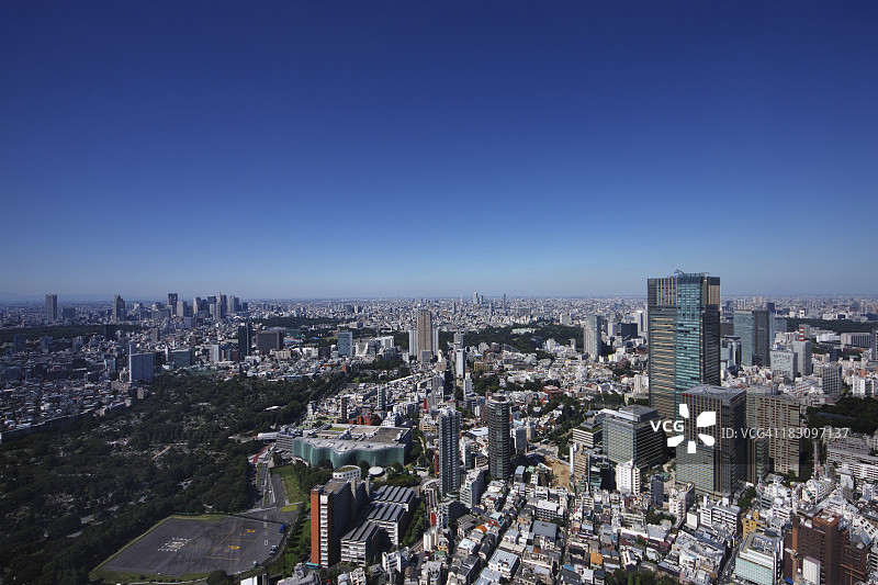蓝天下城市建筑鸟瞰图图片素材