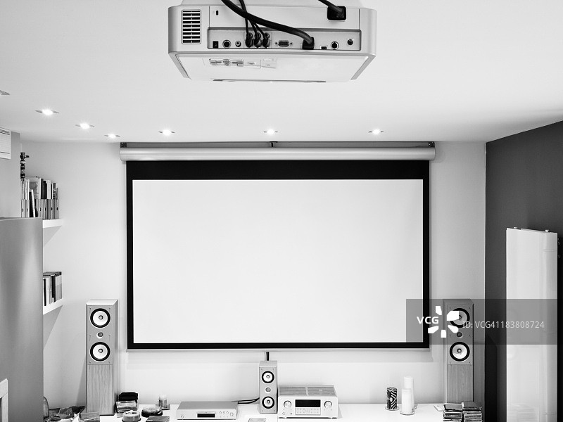 家庭影院系统，高清投影机，大屏幕，高保真音响系统图片素材