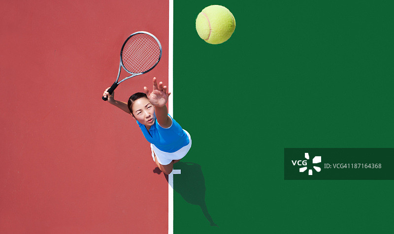 女子网球运动员发球图片素材