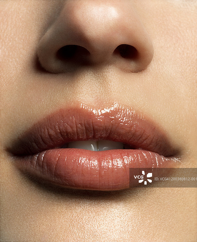 女人的脸，嘴唇和鼻子的特写图片素材
