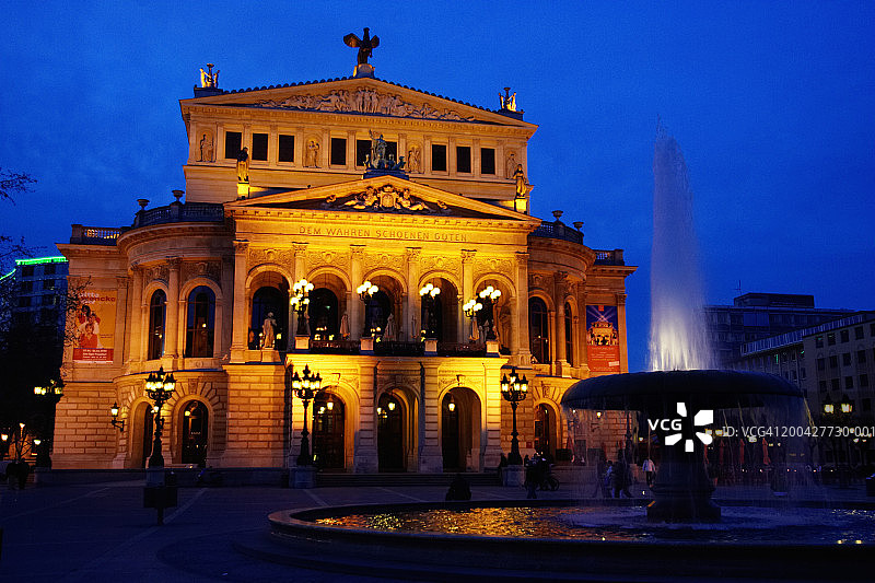 德国，法兰克福，老歌剧院，黄昏图片素材