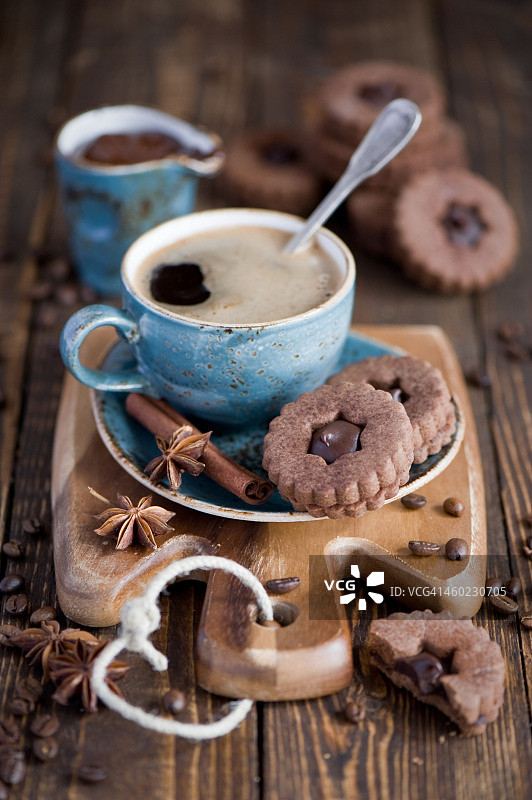 早餐:咖啡和巧克力饼干图片素材