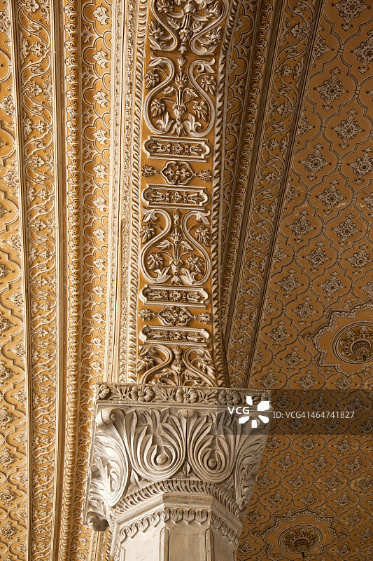 印度安得拉邦，海德拉巴，乔玛哈拉宫，宫殿拱门的建筑细节图片素材