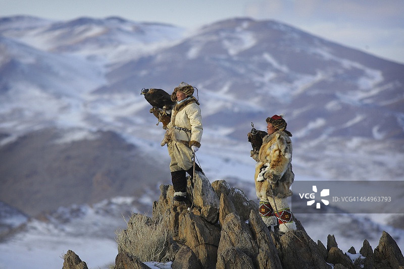 哈萨克金鹰猎人在阿尔泰山图片素材