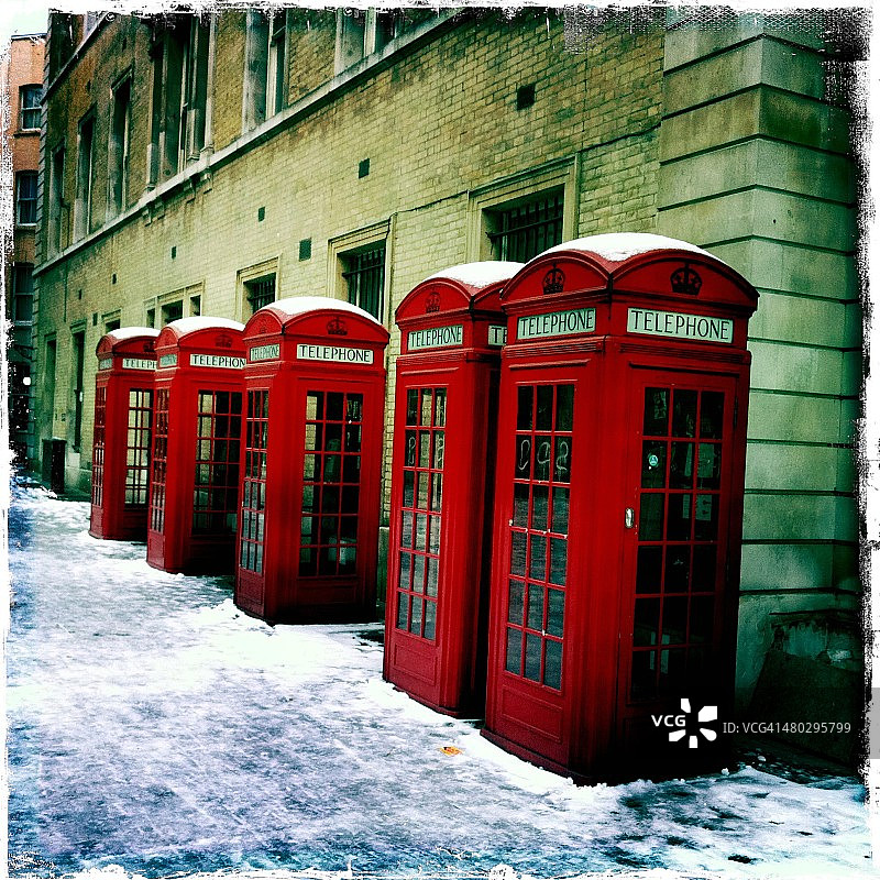 雪中的考文特花园电话亭图片素材