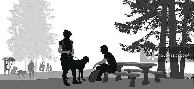 公园里的一对夫妇和他们的狗图片素材