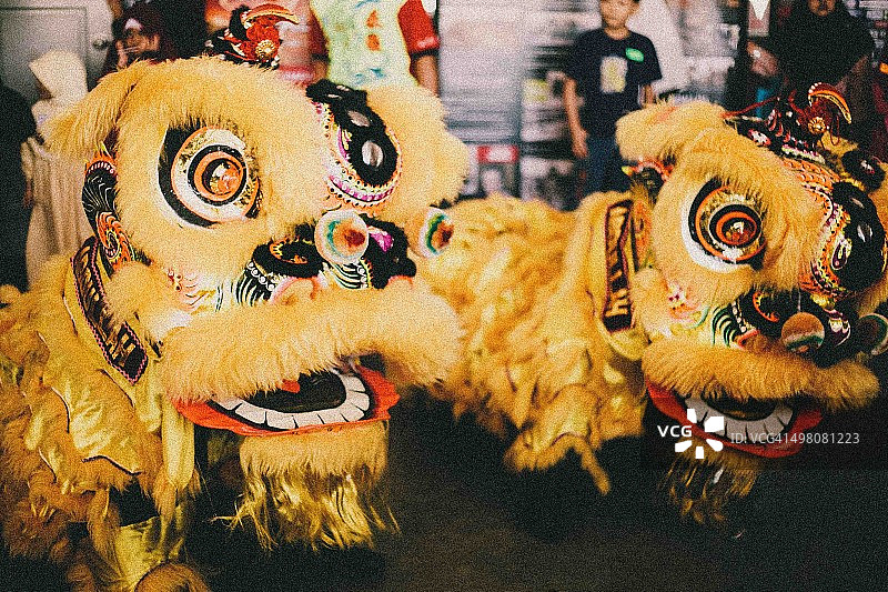 舞狮庆祝中国新年图片素材