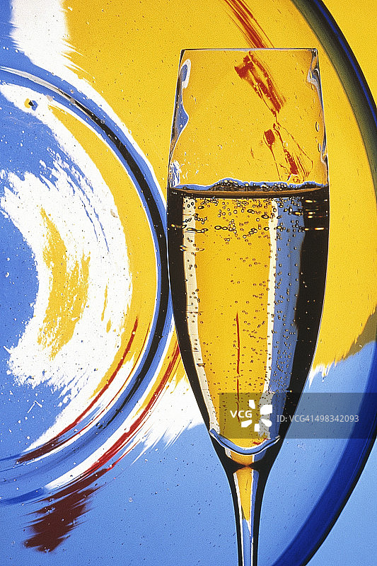 香槟酒杯，彩色背景图片素材