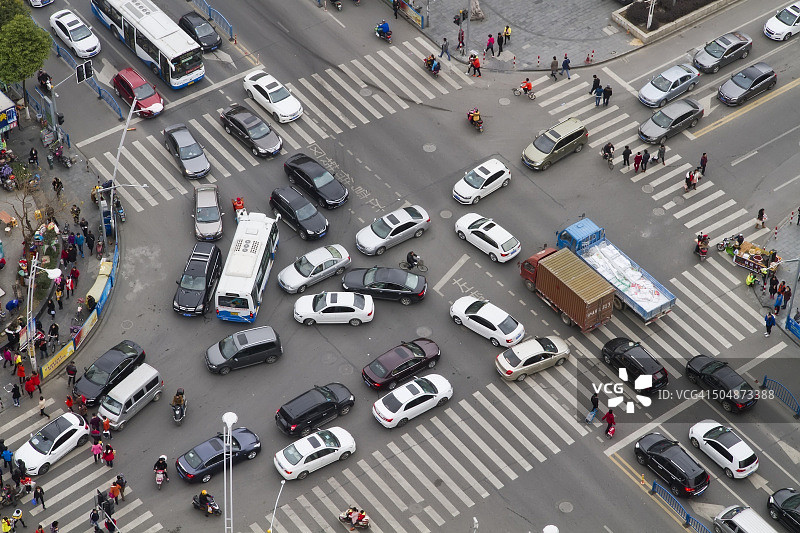 上海的十字路口交通堵塞。图片素材