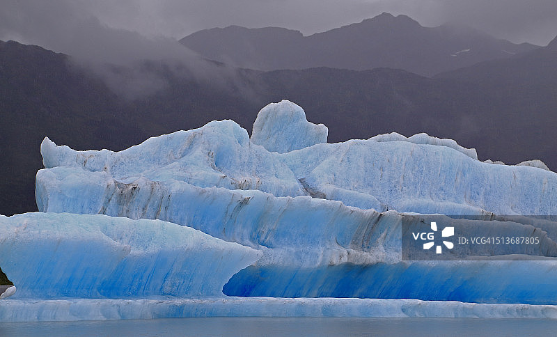 阿拉斯加斯宾塞湖的冰山图片素材