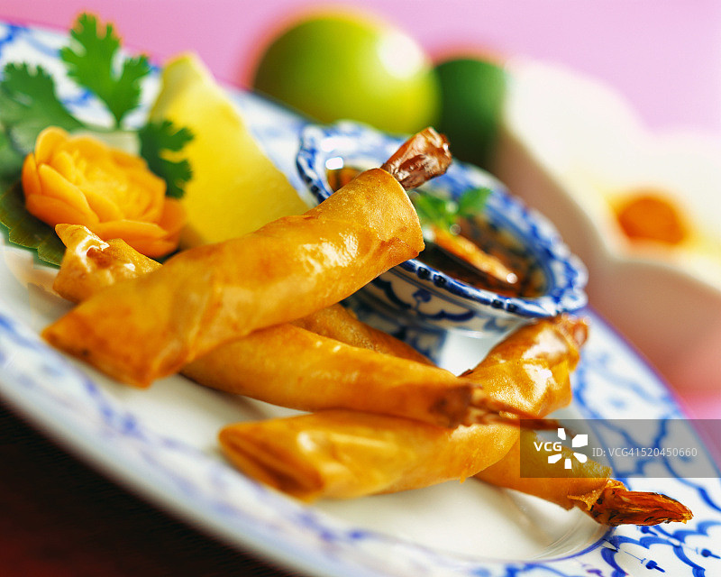 馄饨包的泰国虾卷图片素材