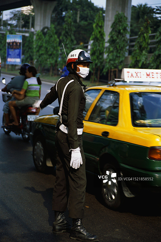 曼谷街上的交警图片素材