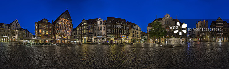德国，巴伐利亚，希尔德斯海姆，晚上的市场图片素材