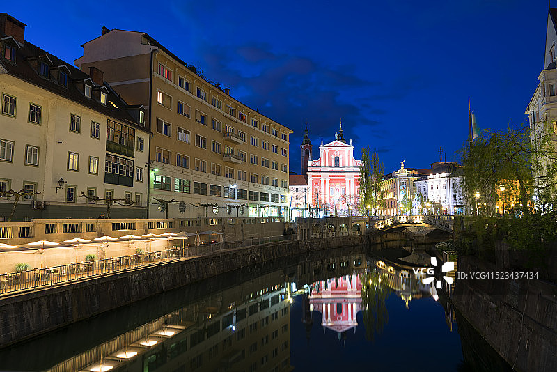 斯洛文尼亚的卢布尔雅那市和tromostovje三座大桥图片素材