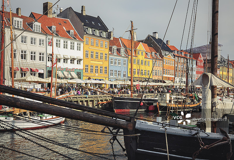 船在哥本哈根的尼哈芬。图片素材
