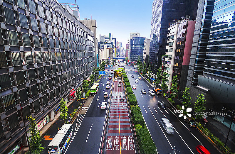 东京街道，日本城市景观和高速公路。东京城市景观。图片素材