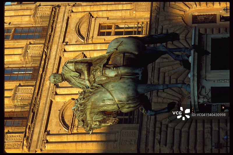 博洛尼亚的乔瓦尼·达·科西莫一世骑马雕像图片素材