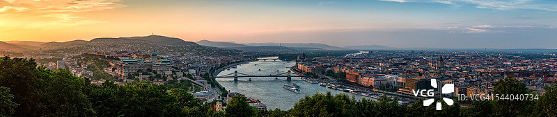 布达佩斯的全景从Citadella山，布达佩斯，匈牙利图片素材